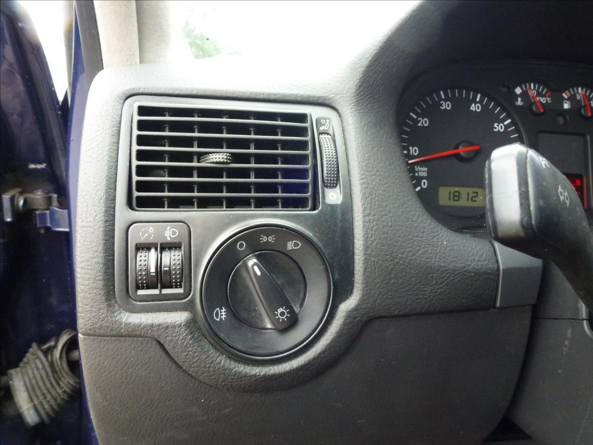 Volkswagen Golf, 2002