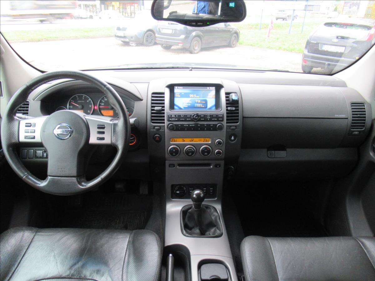 Nissan Pathfinder 2,5 dCi XE