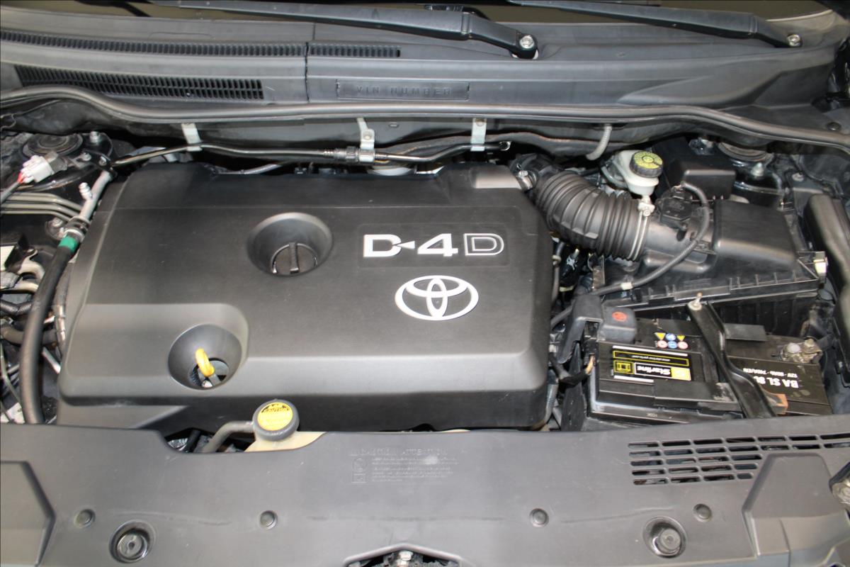 Toyota 2.2D4-D*100kW*KLIMA*MANUÁL