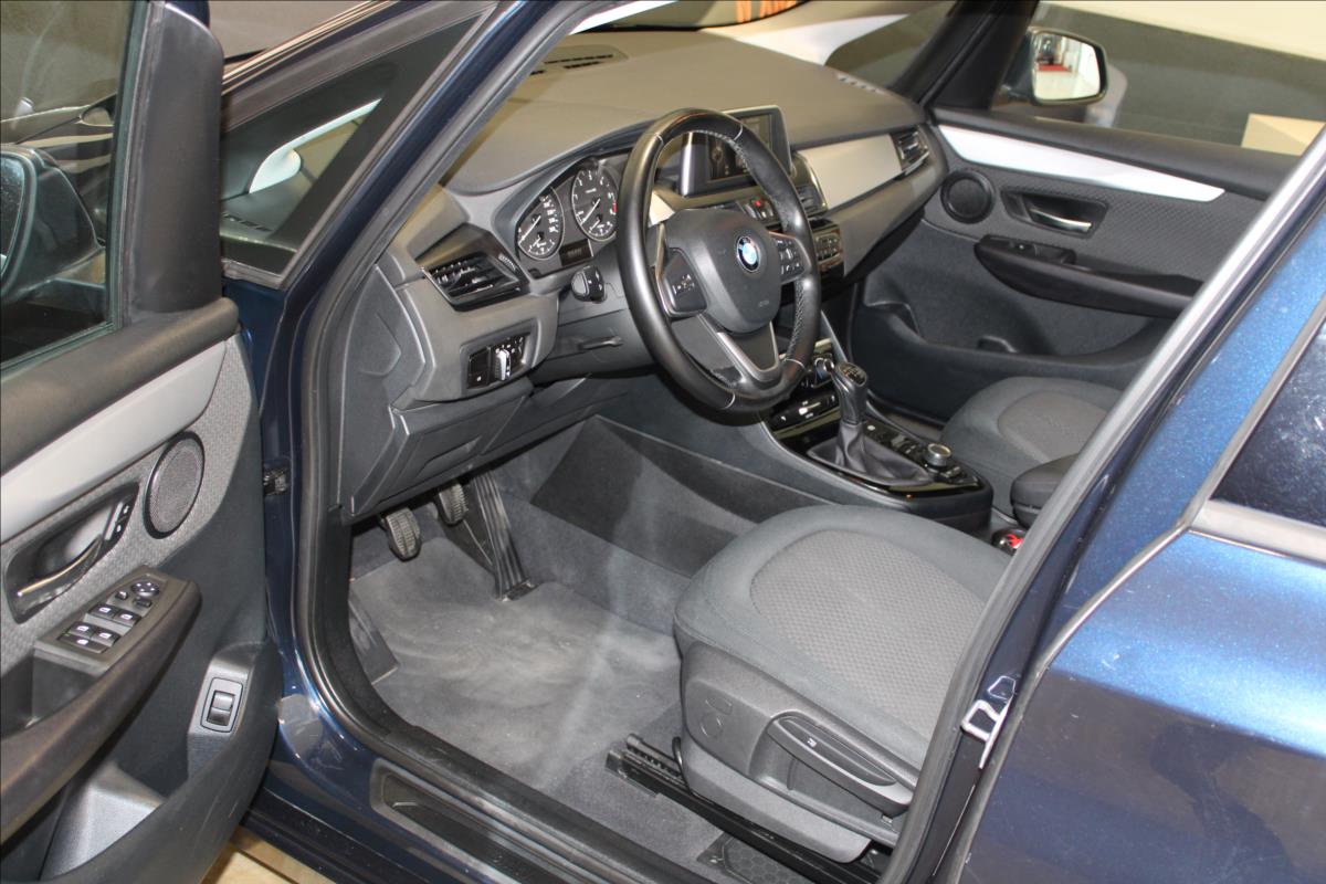 BMW 216d*ActiveTourer**Manuál*162Tkm*PDC*