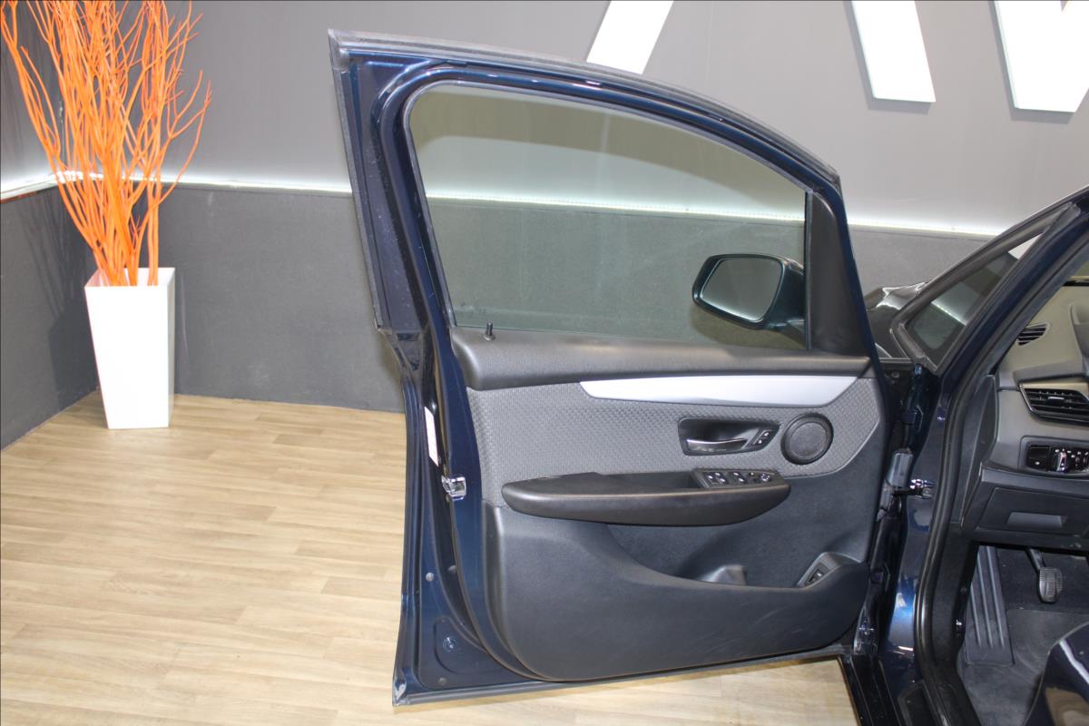 BMW 216d*ActiveTourer**Manuál*162Tkm*PDC*