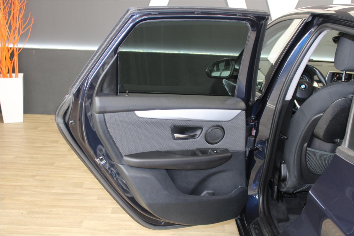BMW 216d*ActiveTourer**Manuál*162Tkm*PDC*
