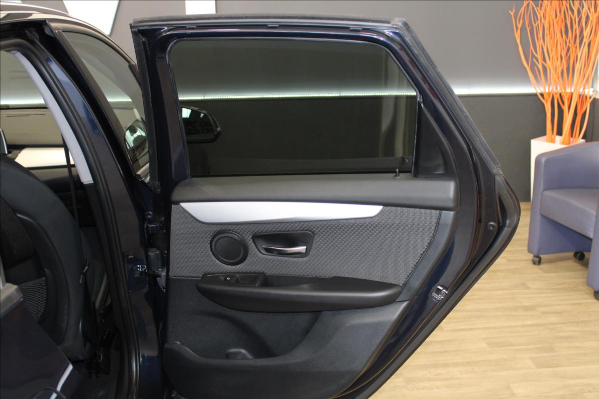BMW 216d*ActiveTourer**Manuál*162Tkm*PDC*