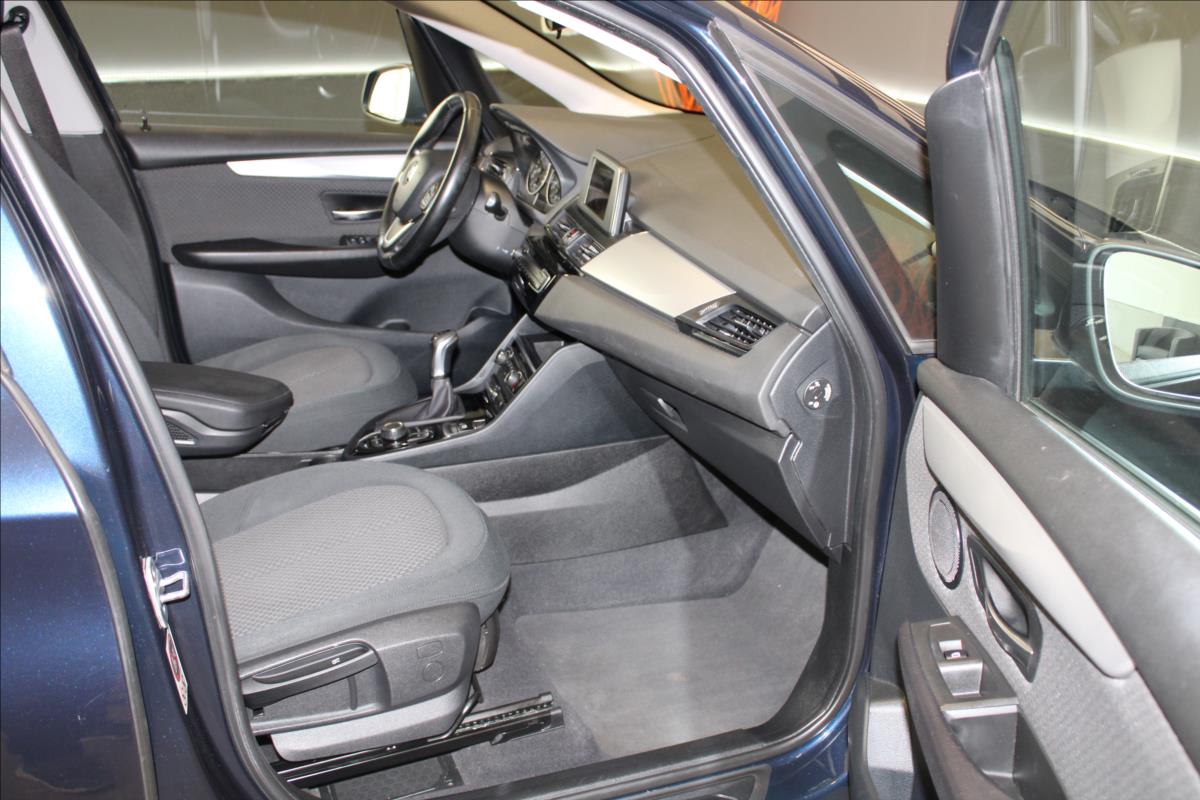 BMW 216d*ActiveTourer**Manuál*162Tkm*PDC*