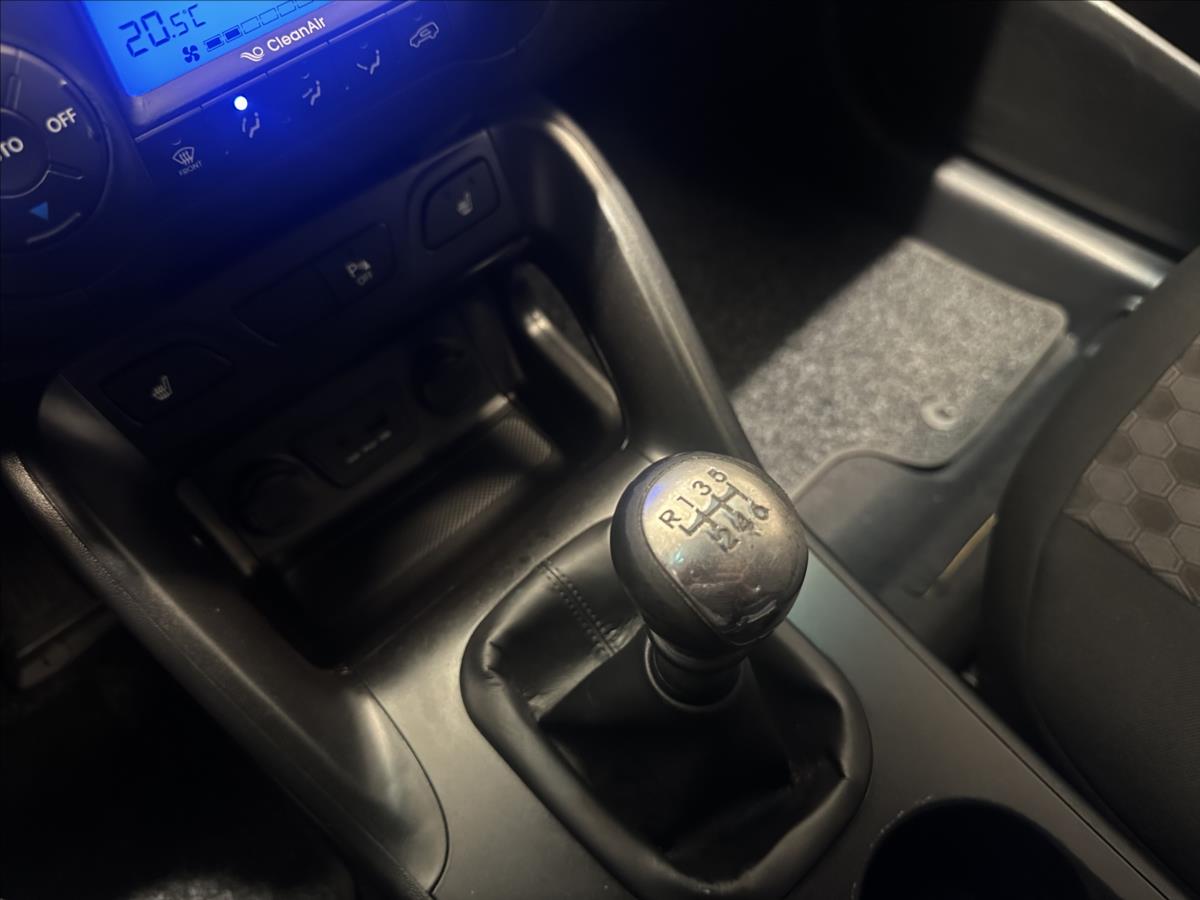 Hyundai 1,7CRDi*4Xvýhřev*PDC*Led*
