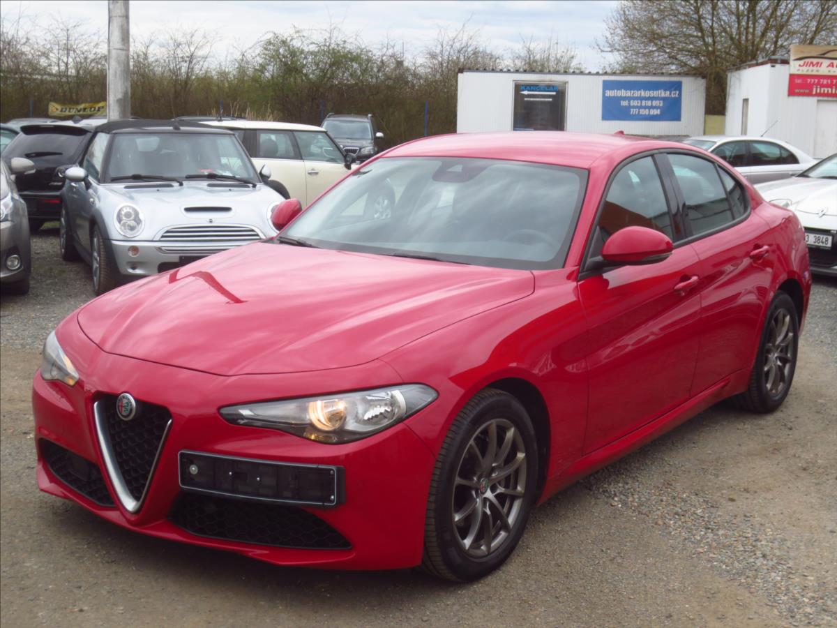 Alfa Romeo Giulia 2,2   JTDm/MT/komplet historie