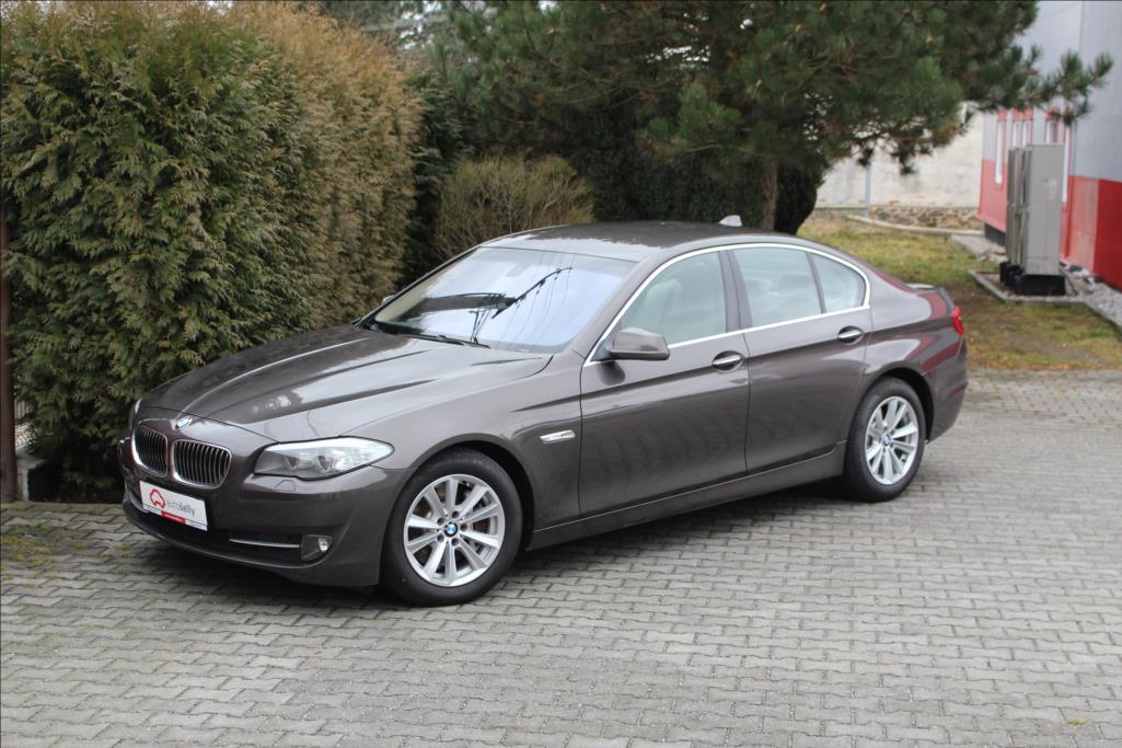 BMW ada 5 3,0 D  NAVI / XENON / 180kW