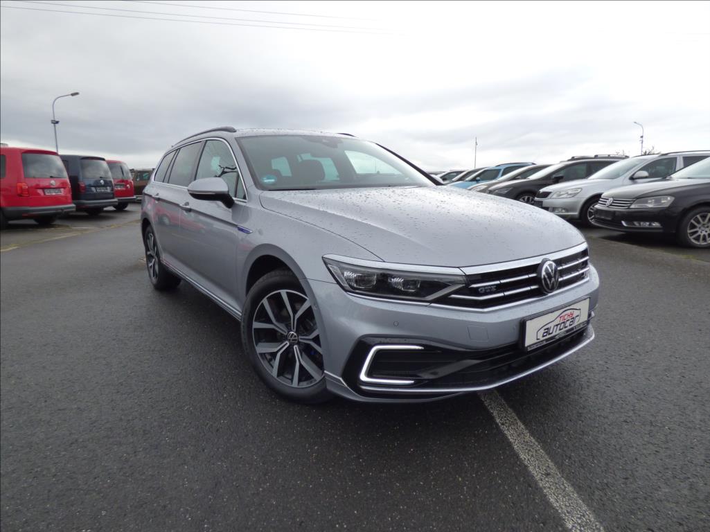 Volkswagen Passat 1,4 TSI GTE DSG,Full LED,Navigace,VW servis