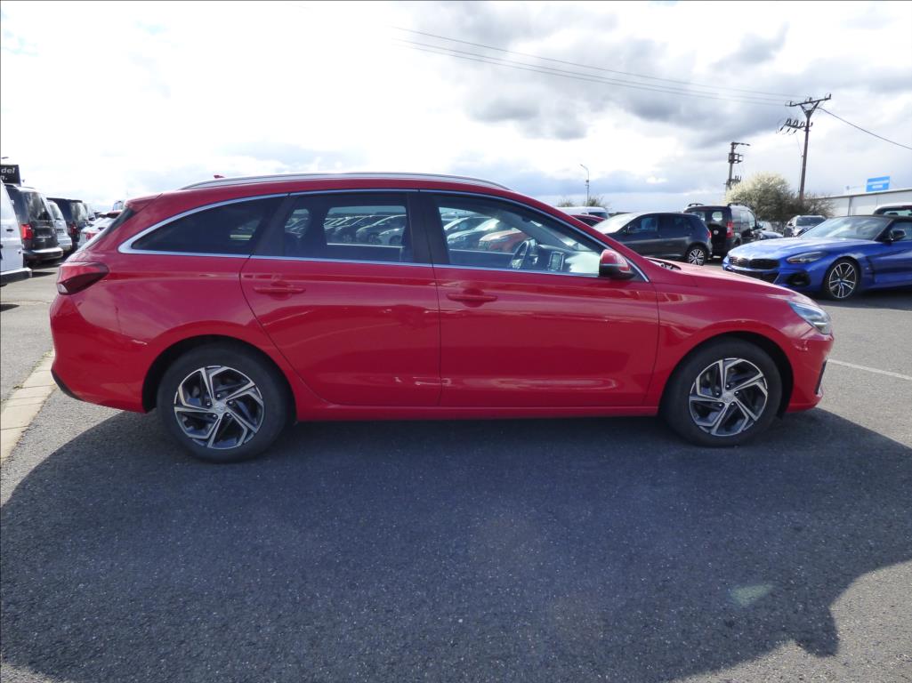 Hyundai i30 1,0 T-GDI,1.maj.ČR,Digi Klima,Hyundai servis  Family