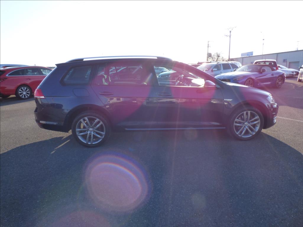 Volkswagen Golf 1,4 TSI DSG,Bi-Xenon,Navi,VW servis  Cup