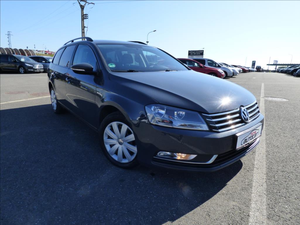 Volkswagen Passat 2,0 TDI DSG,Digi Klima,Navigace,serviska