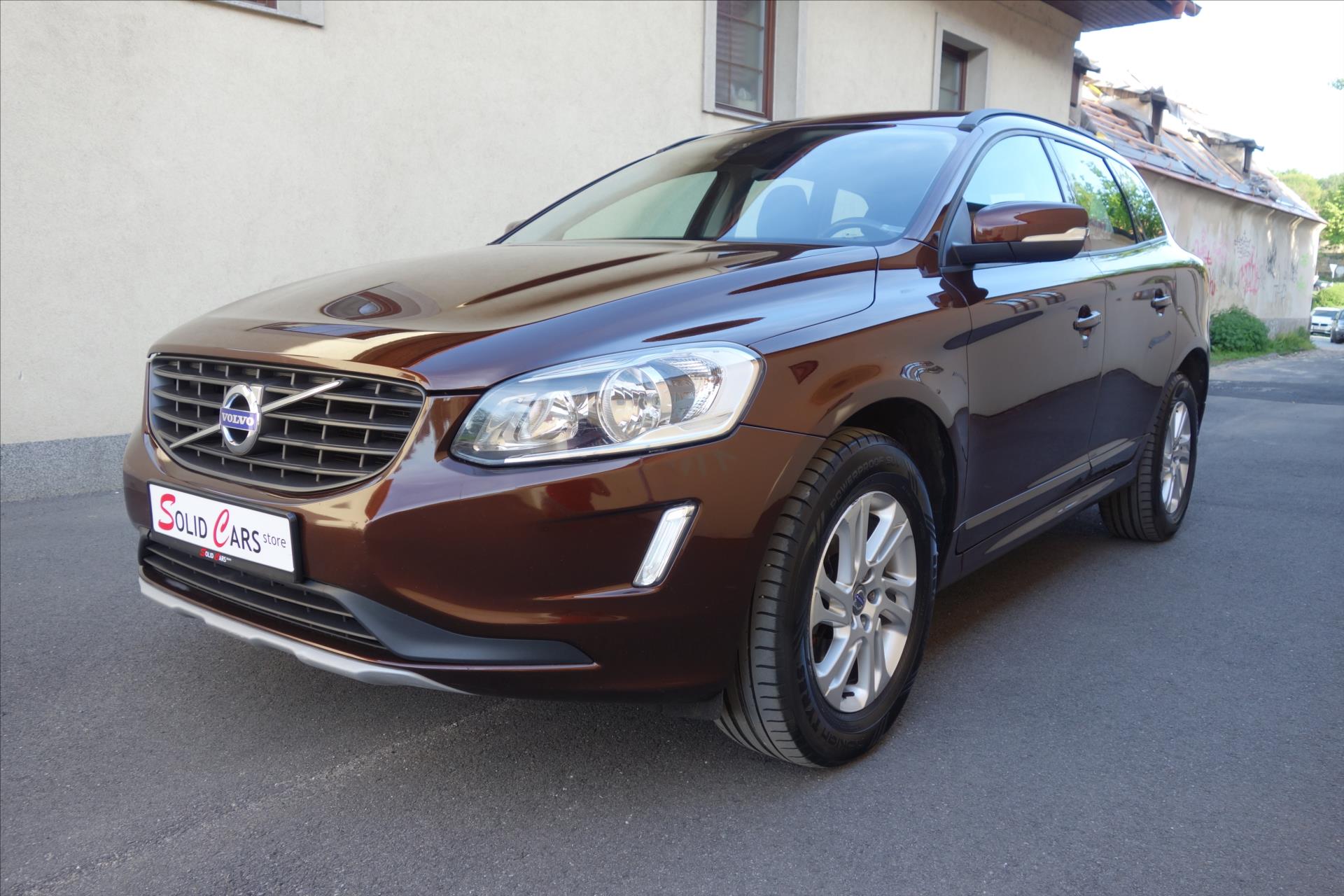 Volvo XC60 2,4 D4 (140KW) AWD KINETIC MANUL  1.MAJITEL, PVOD R