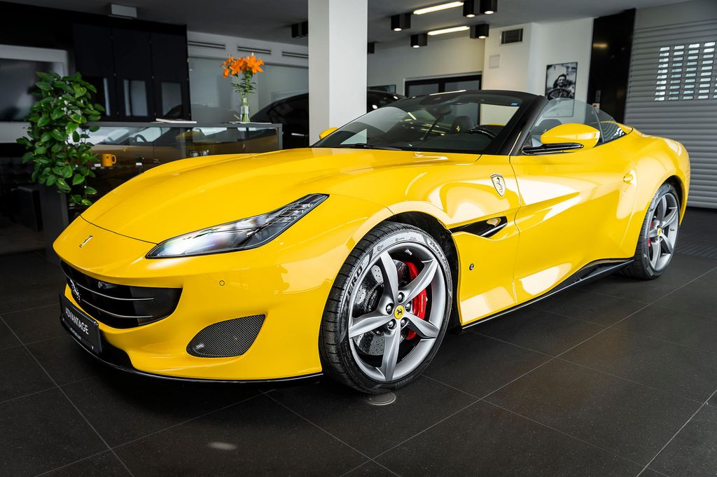 Ferrari Portofino Modr Karbon/Pass.Display/Vent