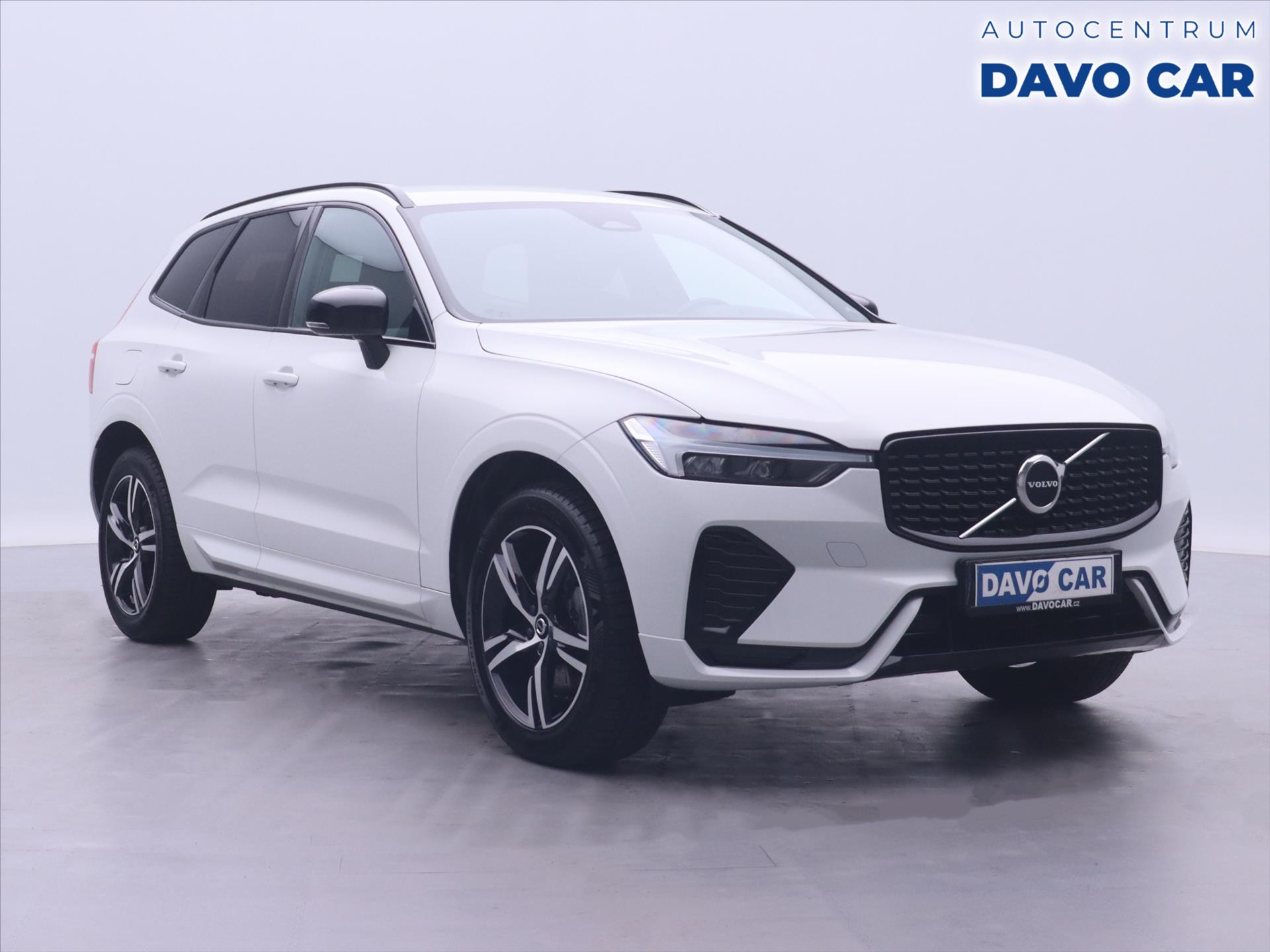 Volvo XC60 2,0 B4 AWD R-Design CZ 1.maj