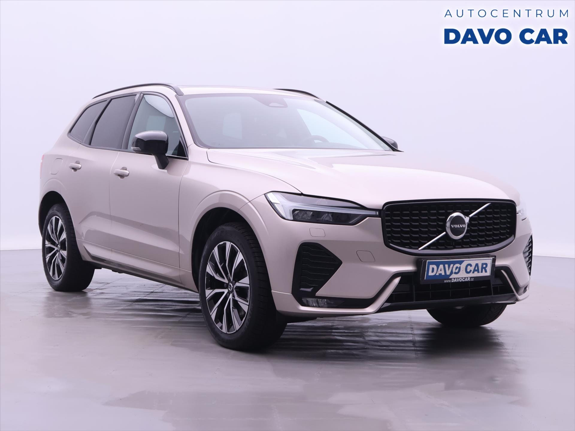 Volvo XC60 2,0 B5 AWD Plus Dark CZ 1.Maj.