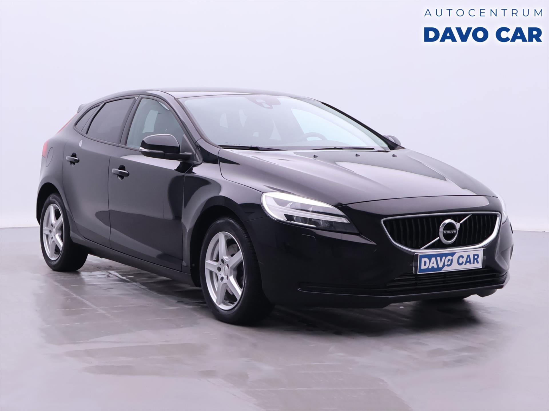 Volvo V40 2,0 T3 112KW CZ FULL LED NAVI