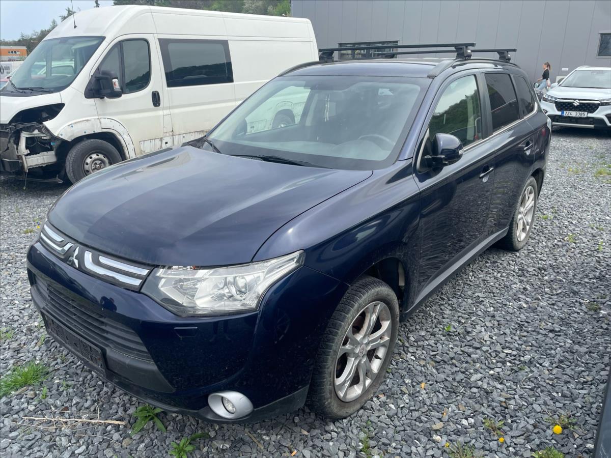Mitsubishi Outlander 2,3 DI-D, Bez motoru  INSTYLE 4WD