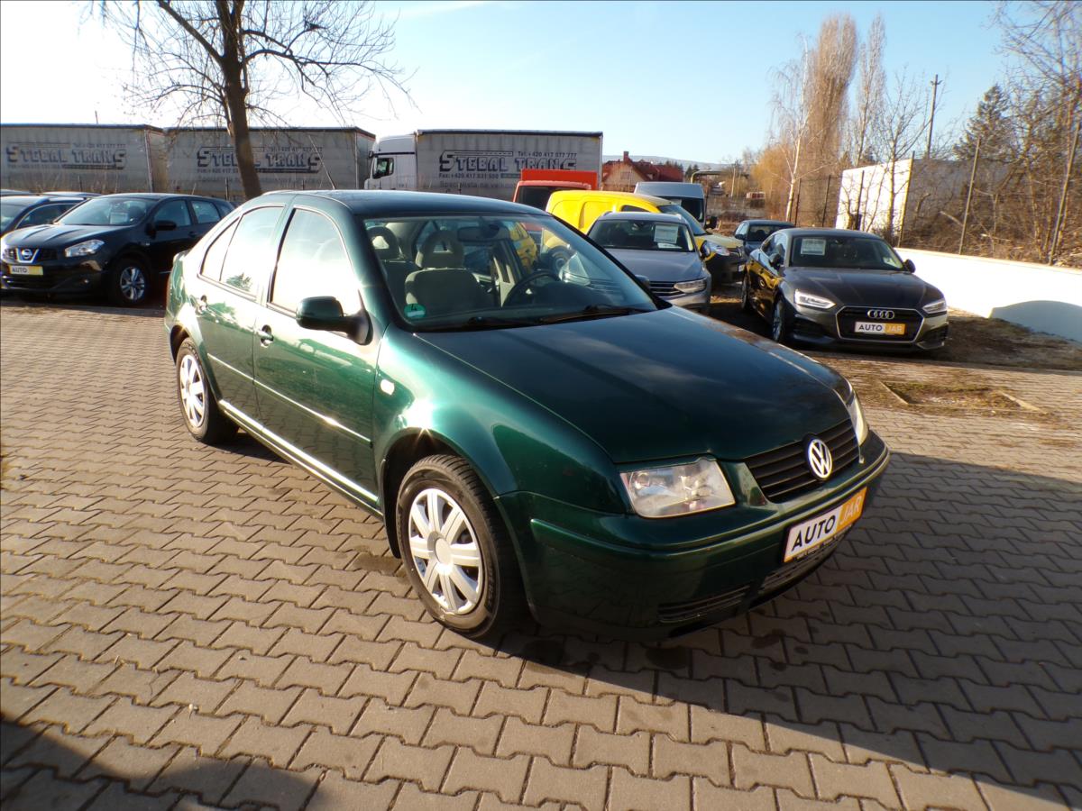 Volkswagen Bora 1,6 i  TAN ZAZEN