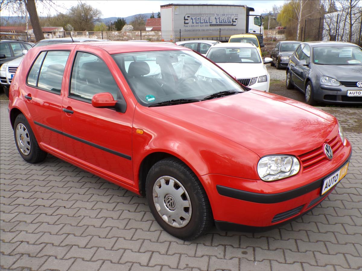Volkswagen Golf 1,6 i  AUTOMAT