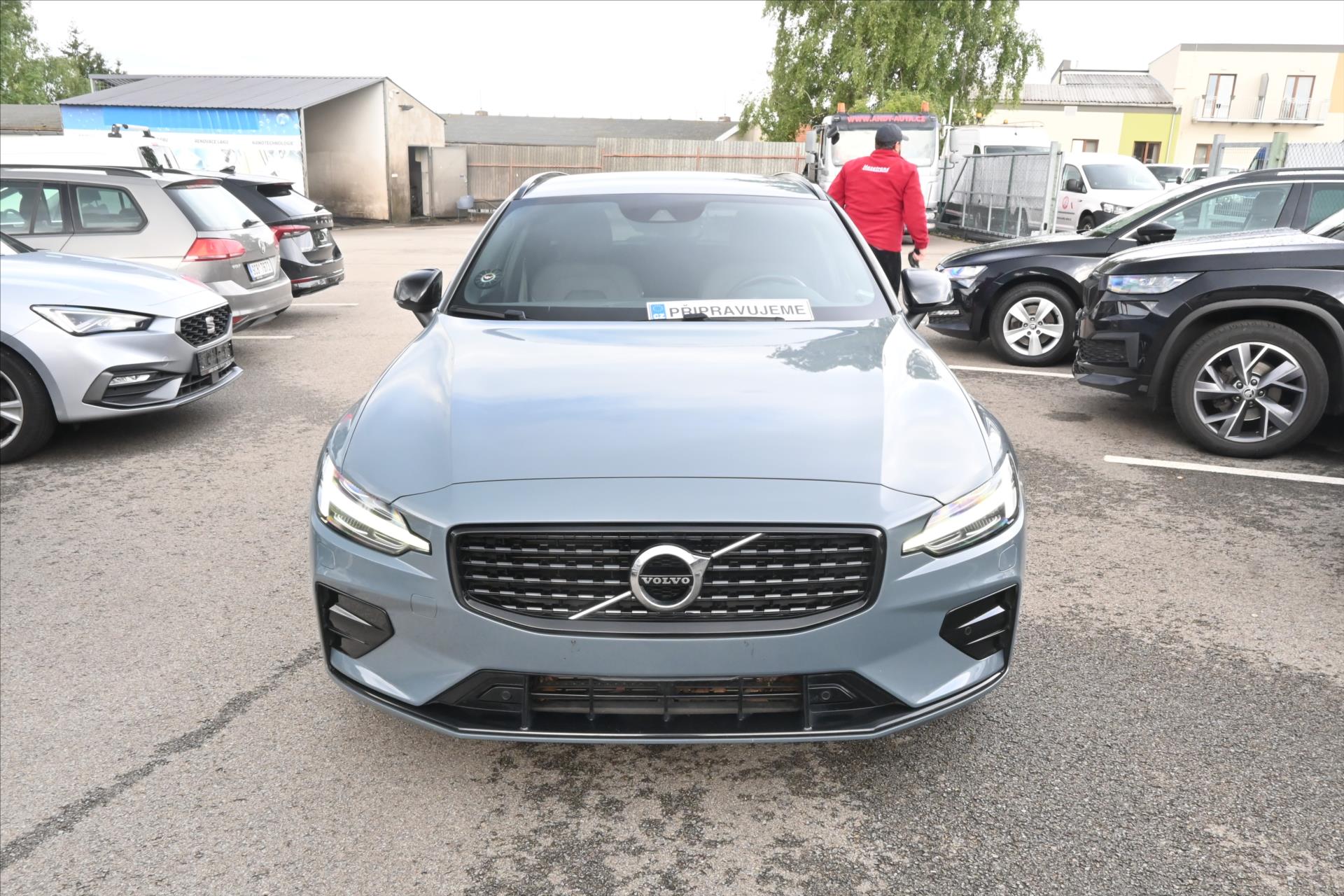 Volvo V60 2,0 B4 145kW AT8 R-Design VZ PIPRAVUJEME K PRODEJI