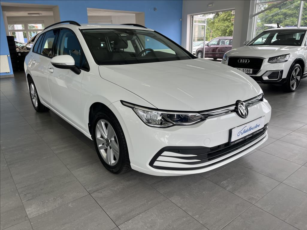 Volkswagen Golf 1,0   TSI81kW,LIFE,1.MAJ,R,SERVISKA