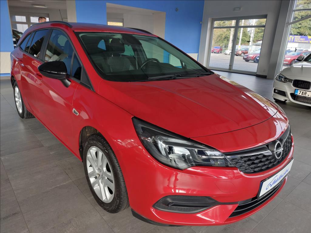 Opel Astra 1,2   R,1.MAJ,SERVISKA,ZRUKA 2027