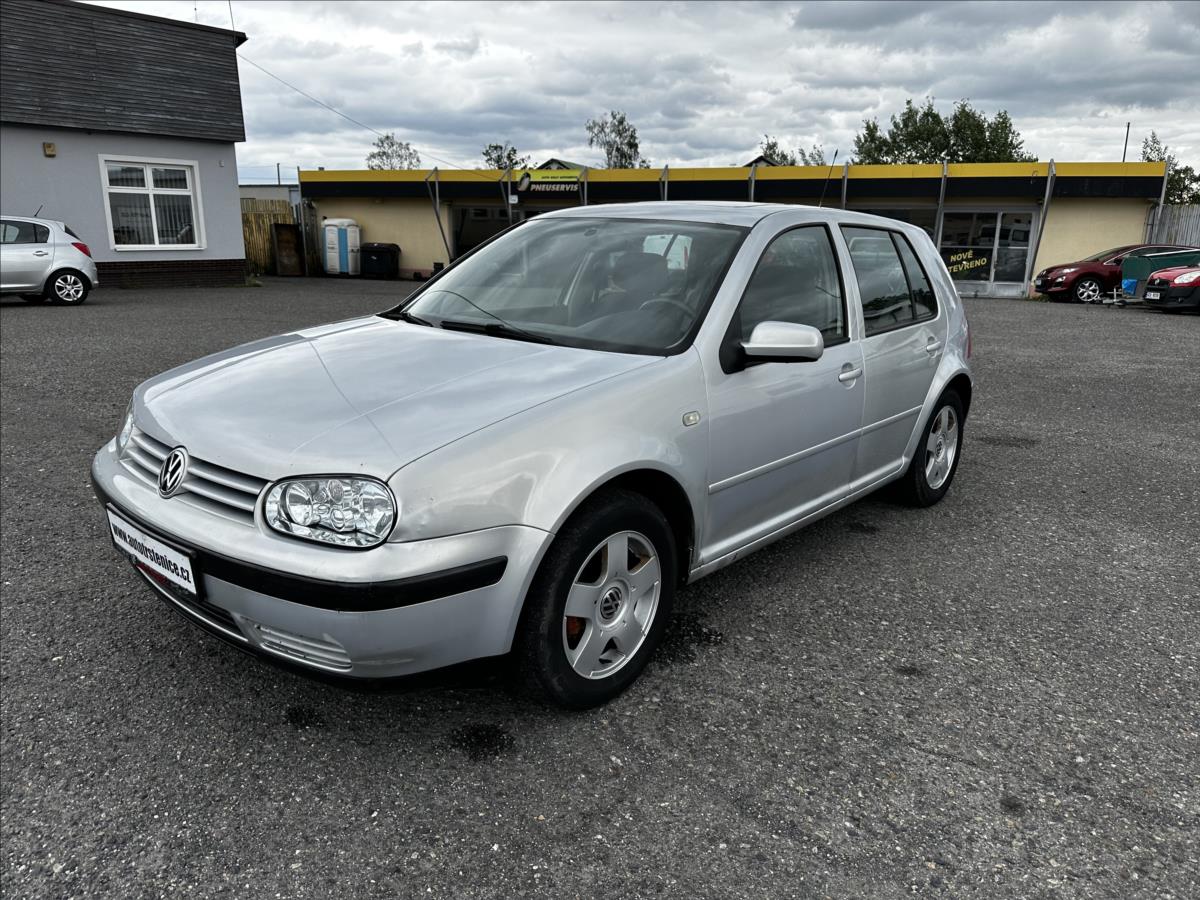 Volkswagen Golf 1,6 i - AUT. KLIMATIZACE