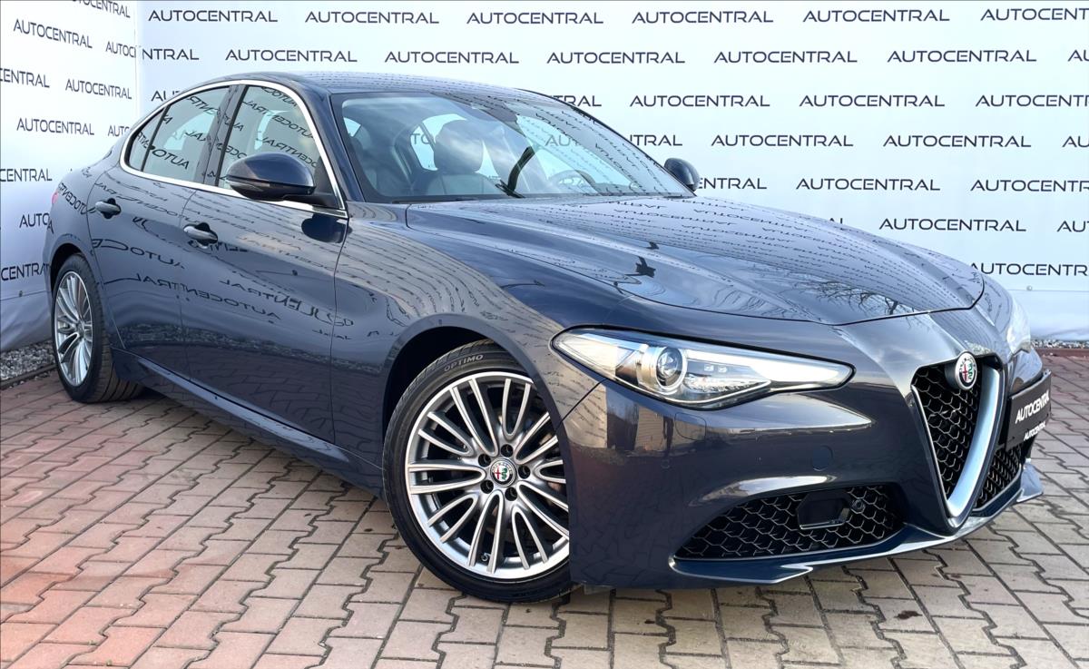 Alfa Romeo Giulia 2,2 JTDM,132kW,servisn kniha