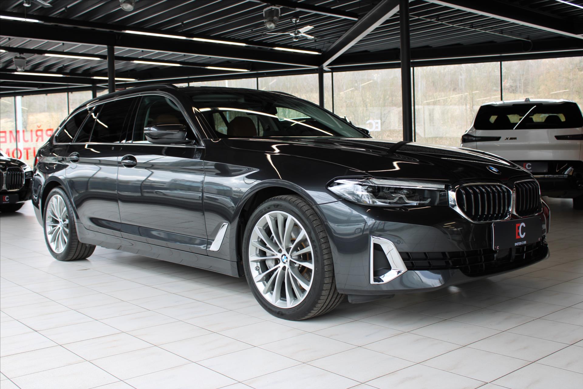 BMW ada 5 530d Touring xDrive Luxury Line / LED