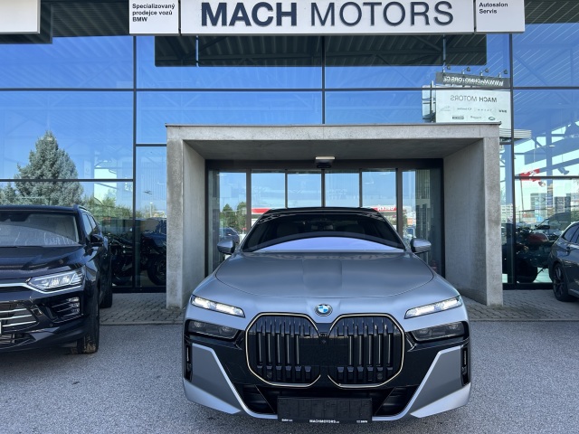 BMW ada 7 740d xDrive Zruka TV TOP