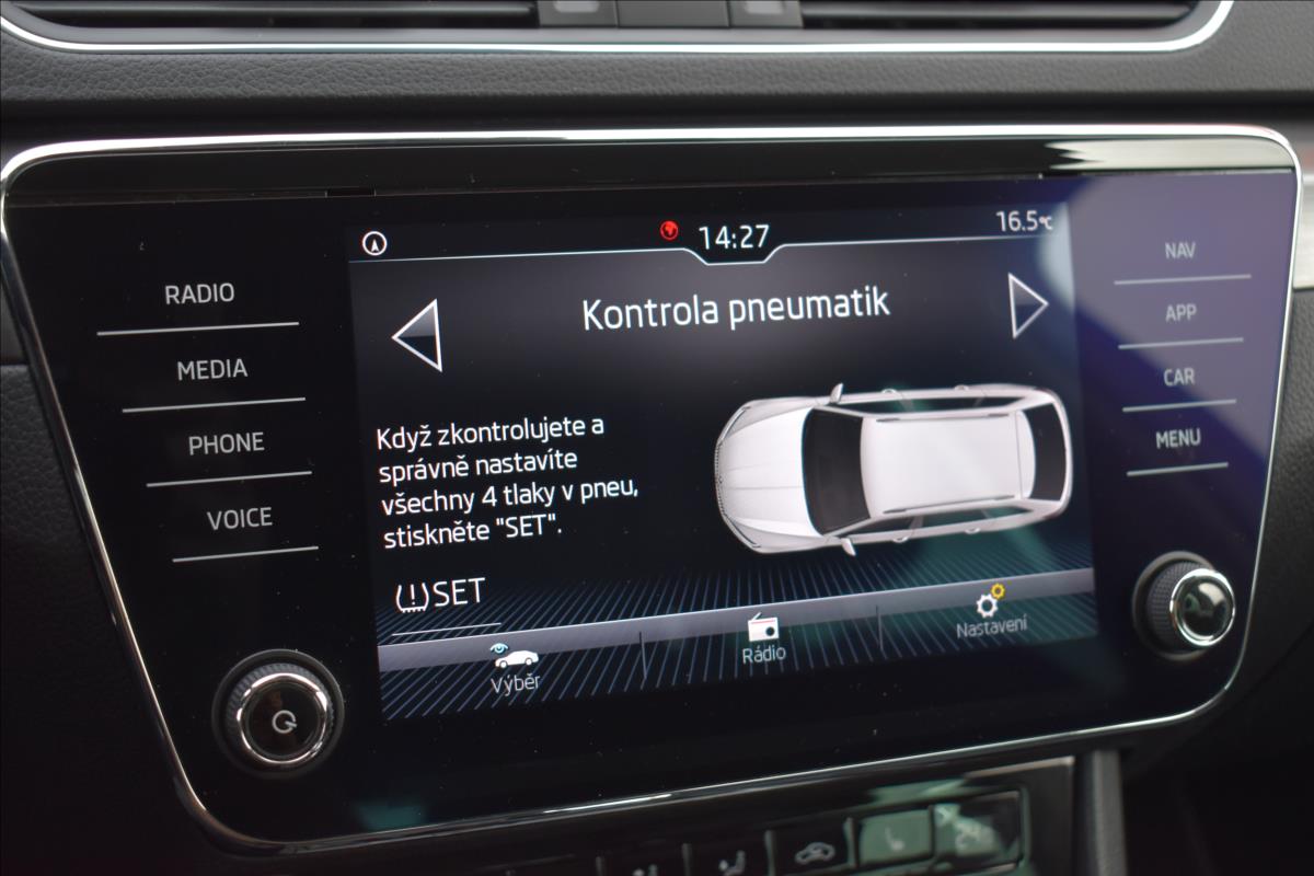 Škoda Superb 2,0 TDi  DSG Premium Edition Virtual - 33