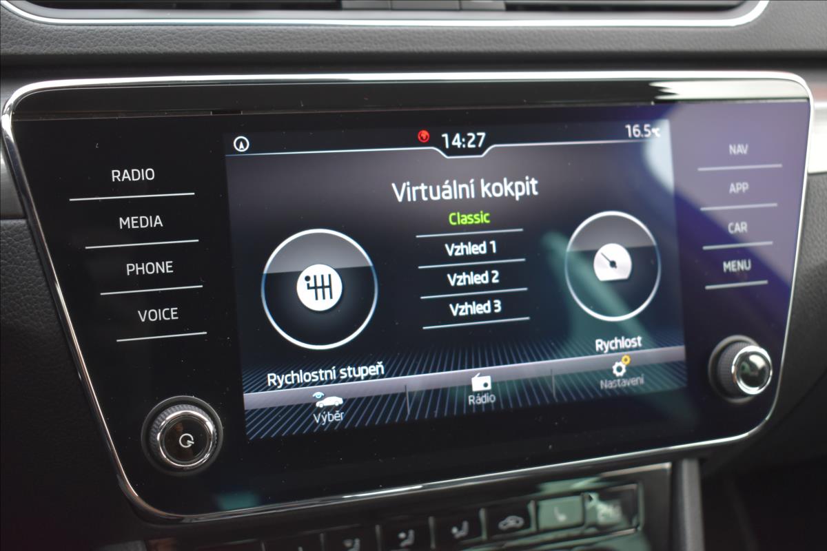 Škoda Superb 2,0 TDi  DSG Premium Edition Virtual - 34