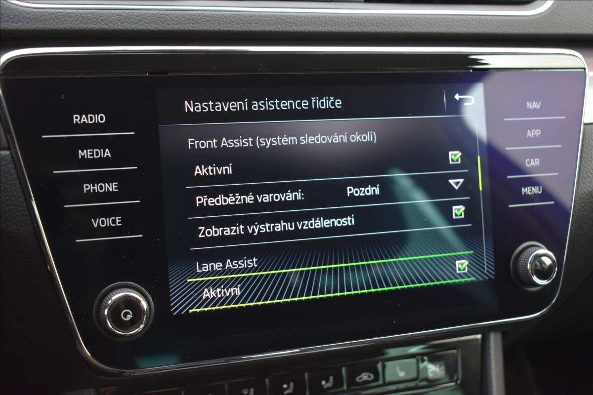 Škoda Superb 2,0 TDi  DSG Premium Edition Virtual - 37