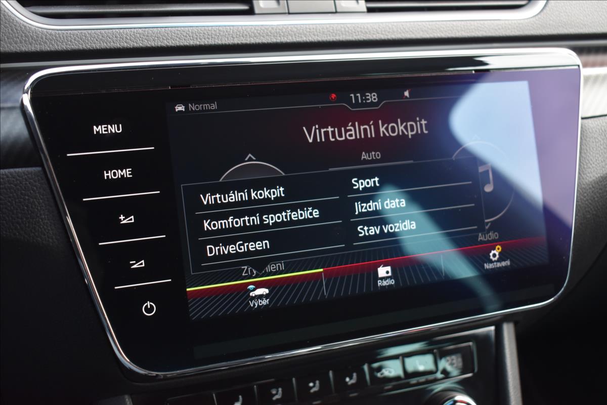 Škoda Superb 2,0 TDi  DSG Sportline Virtual Assist - 28