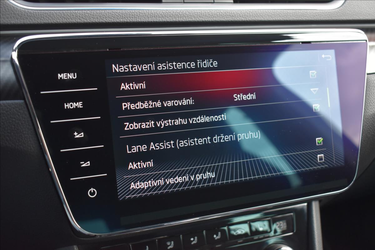 Škoda Superb 2,0 TDi  DSG Sportline Virtual Assist - 33