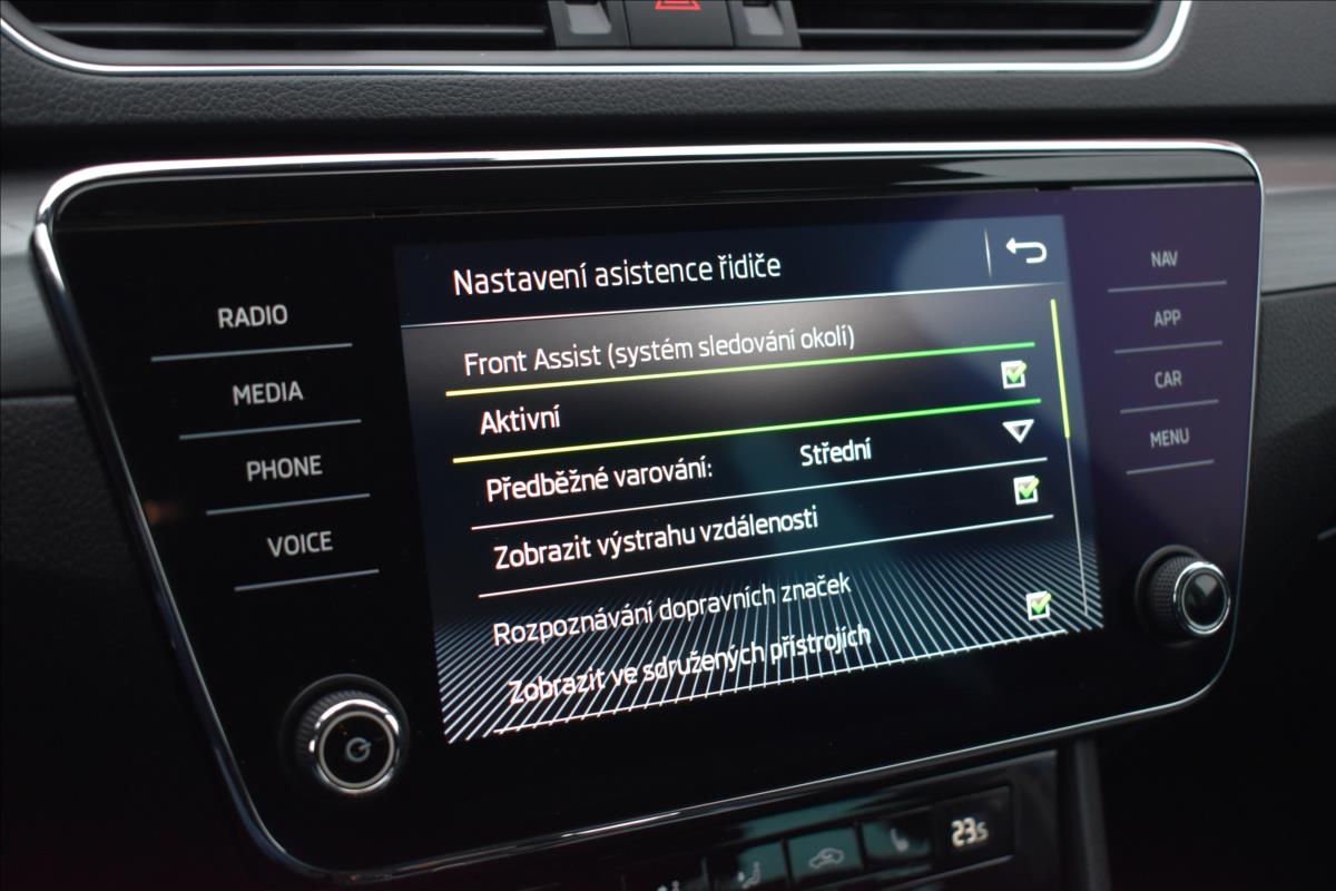 Škoda Superb 2,0 TDi  DSG Style Virtual LED Matrix - 33