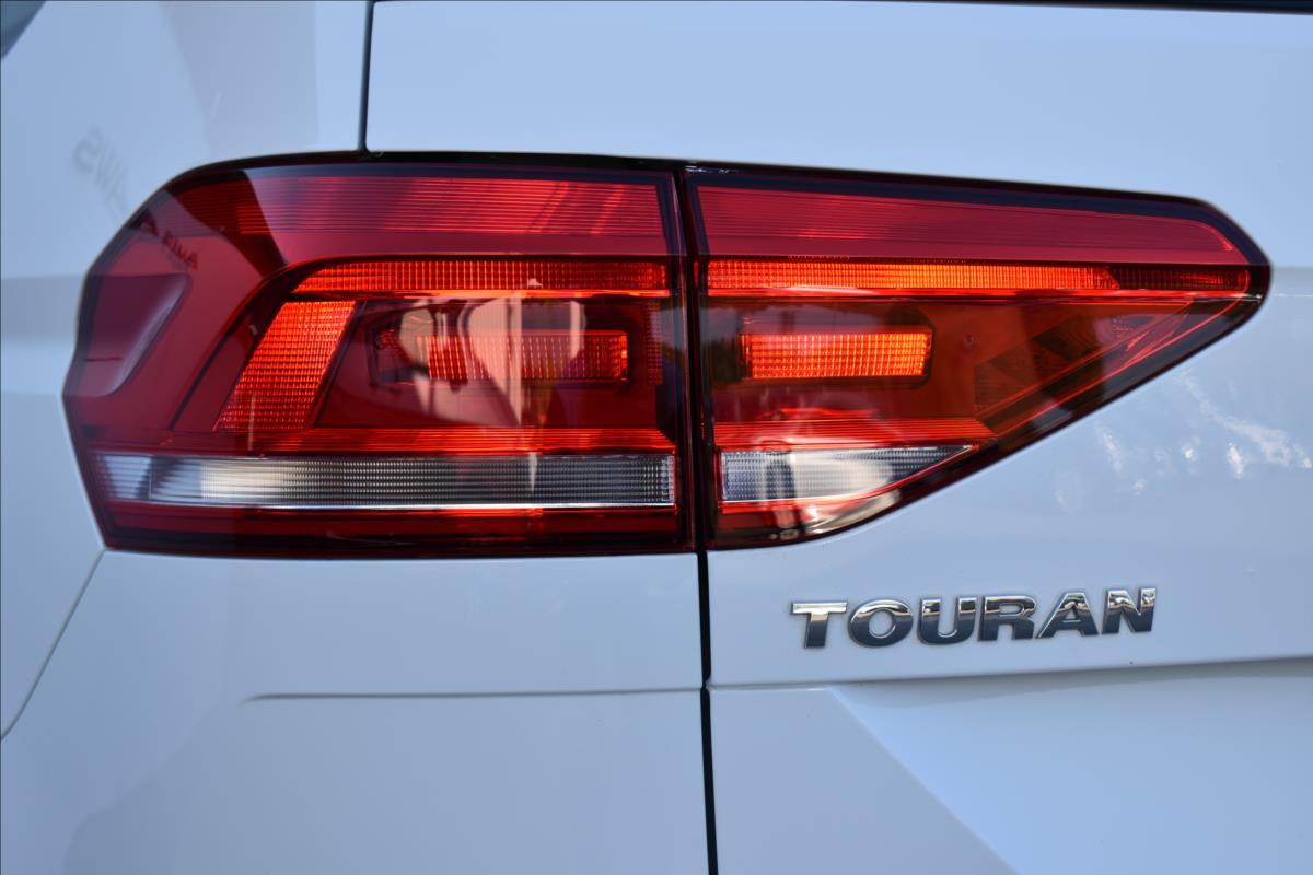 Volkswagen Touran 2,0 TDi  DSG R-Line LED Assist Kamera - 9