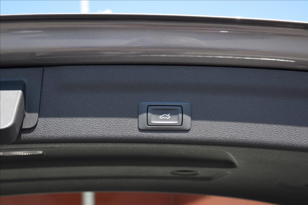 Audi A6 3,0 TDi  Quattro S-Line HD LED Assist - 9