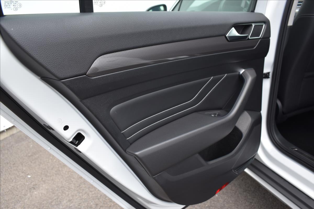 Volkswagen Passat 2,0 BiTDi  DSG 4x4 Alltrack LED Virtual - 13