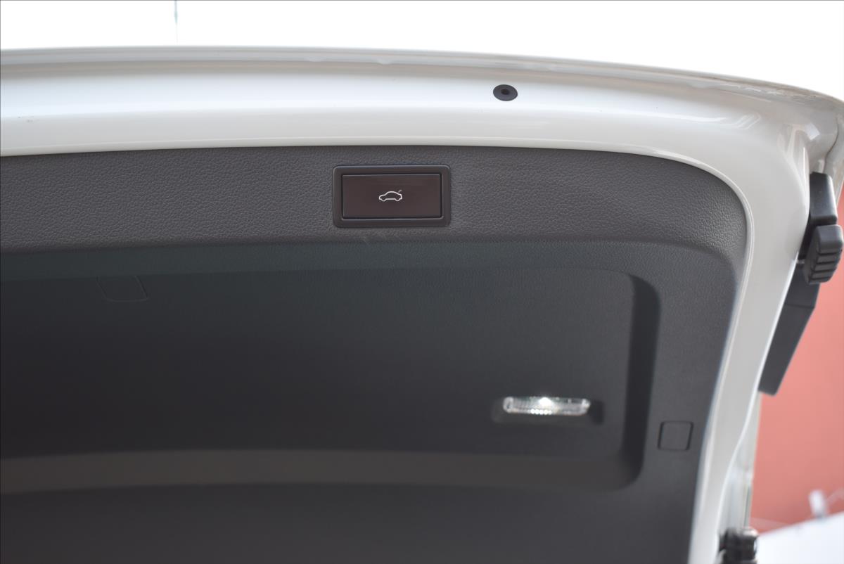 Škoda Superb 2,0 TDi  DSG Sportline Virtual PDC - 11