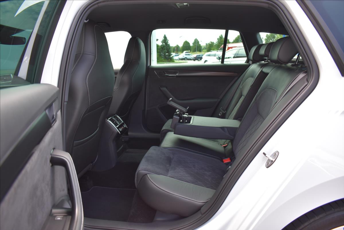 Škoda Superb 2,0 TDi  DSG Sportline Virtual PDC - 12