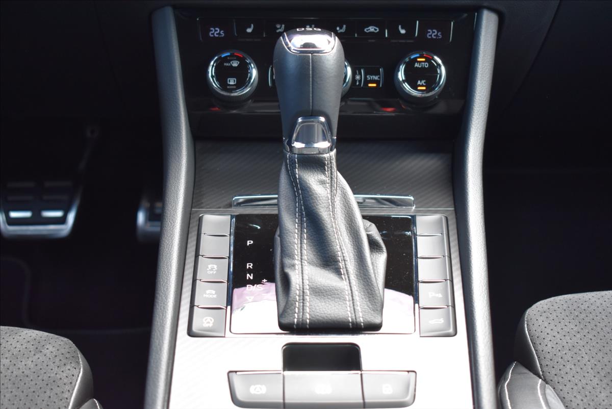 Škoda Superb 2,0 TDi  DSG Sportline Virtual PDC - 17
