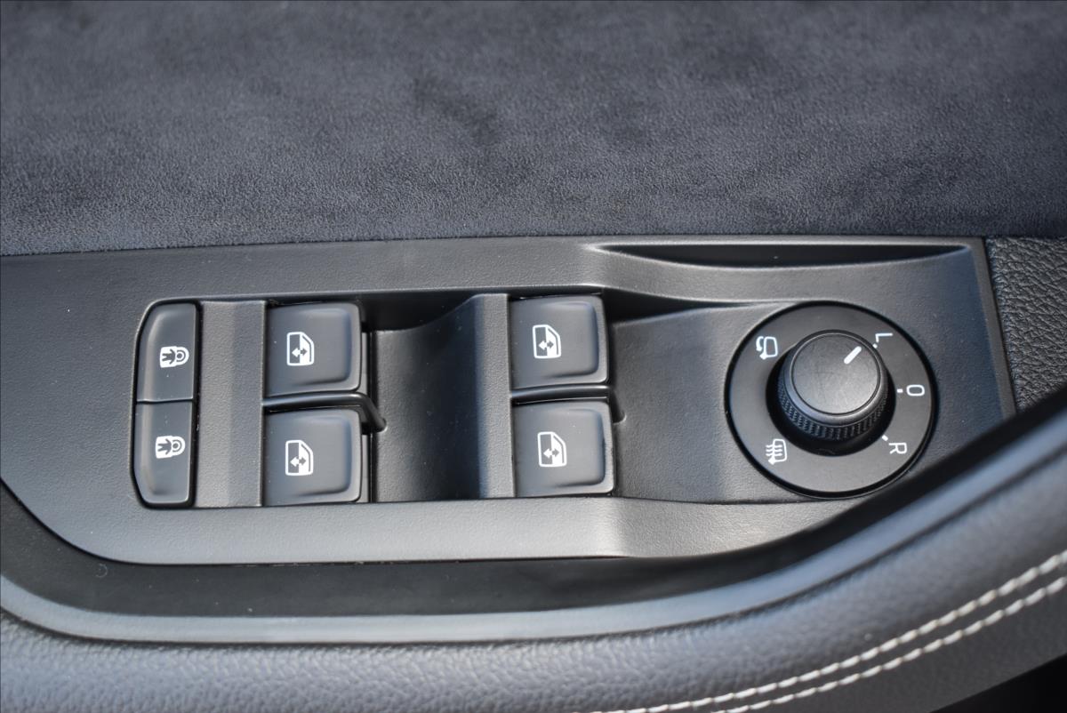 Škoda Superb 2,0 TDi  DSG Sportline Virtual PDC - 21