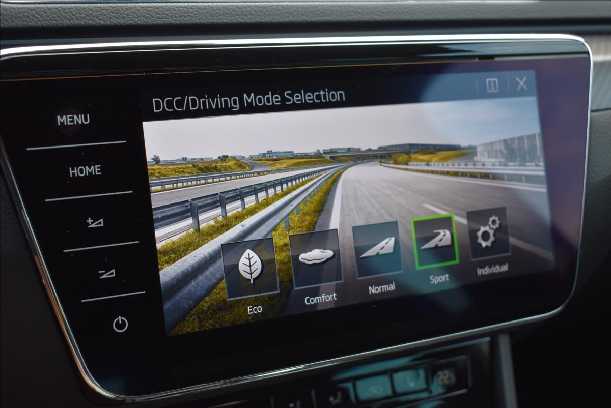 Škoda Superb 2,0 TDi  DSG Sportline Virtual PDC - 29