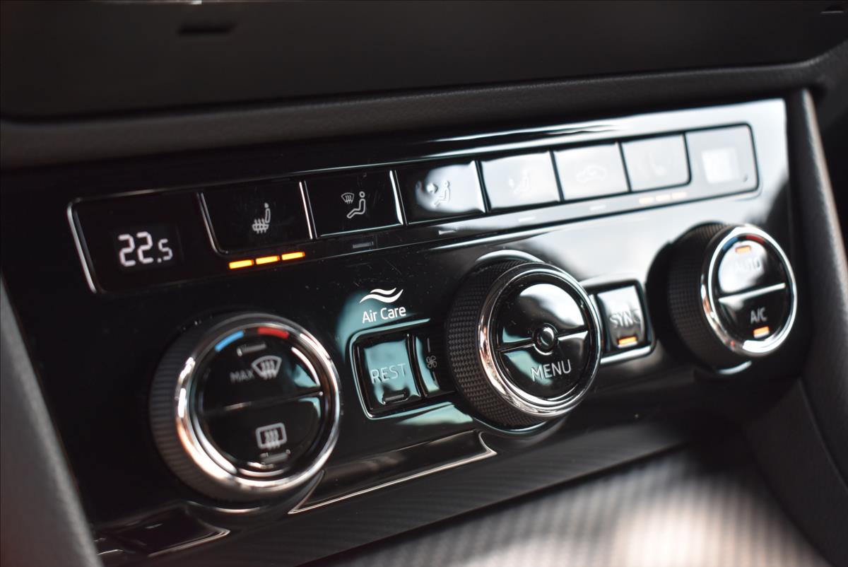 Škoda Superb 2,0 TDi  DSG Sportline Virtual PDC - 44