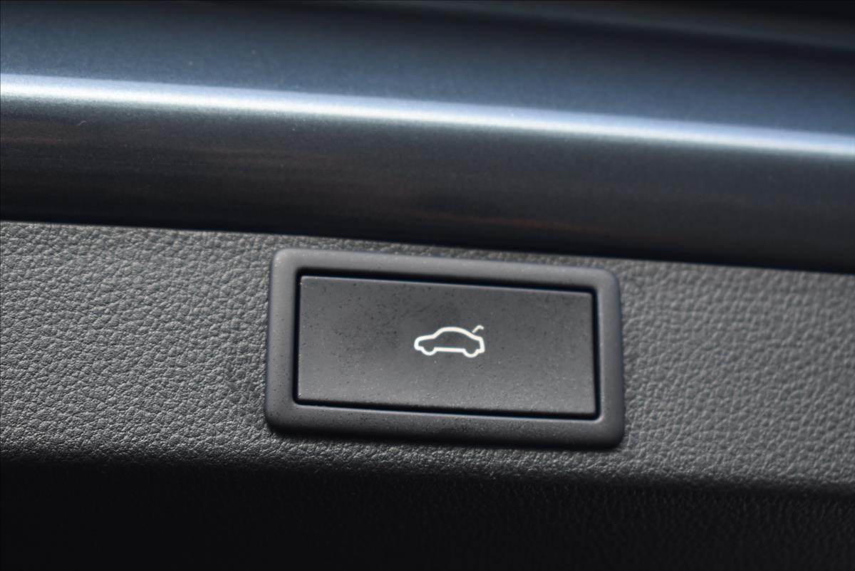 Škoda Octavia 1,4 TSi  iV DSG RS Virtual LED Matrix - 9