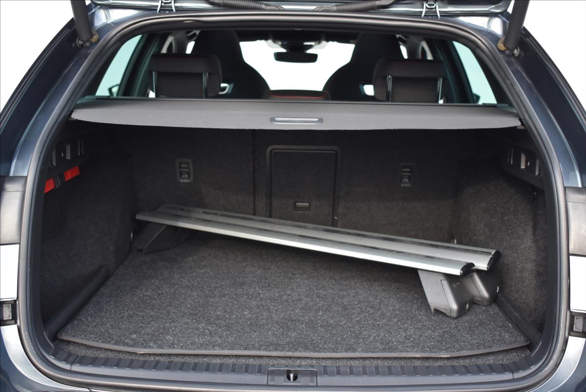 Škoda Octavia 1,4 TSi  iV DSG RS Virtual LED Matrix - 10
