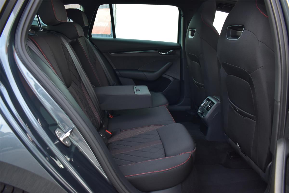 Škoda Octavia 1,4 TSi  iV DSG RS Virtual LED Matrix - 12