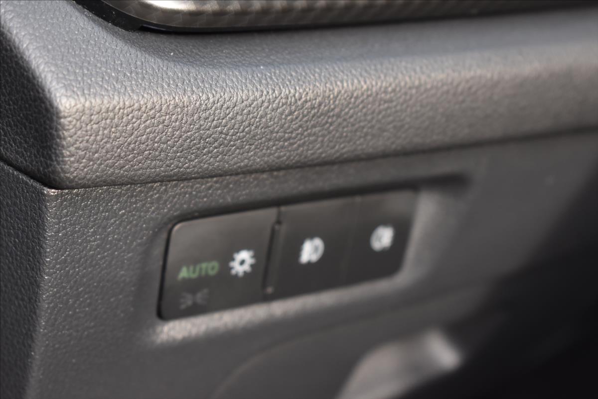 Škoda Octavia 1,4 TSi  iV DSG RS Virtual LED Matrix - 23
