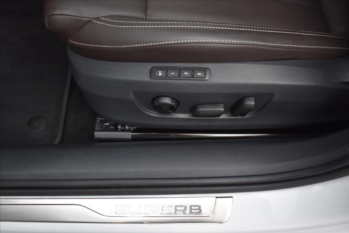 Škoda Superb 1,5 TSi  DSG L&K Assist Canton Virtual - 23